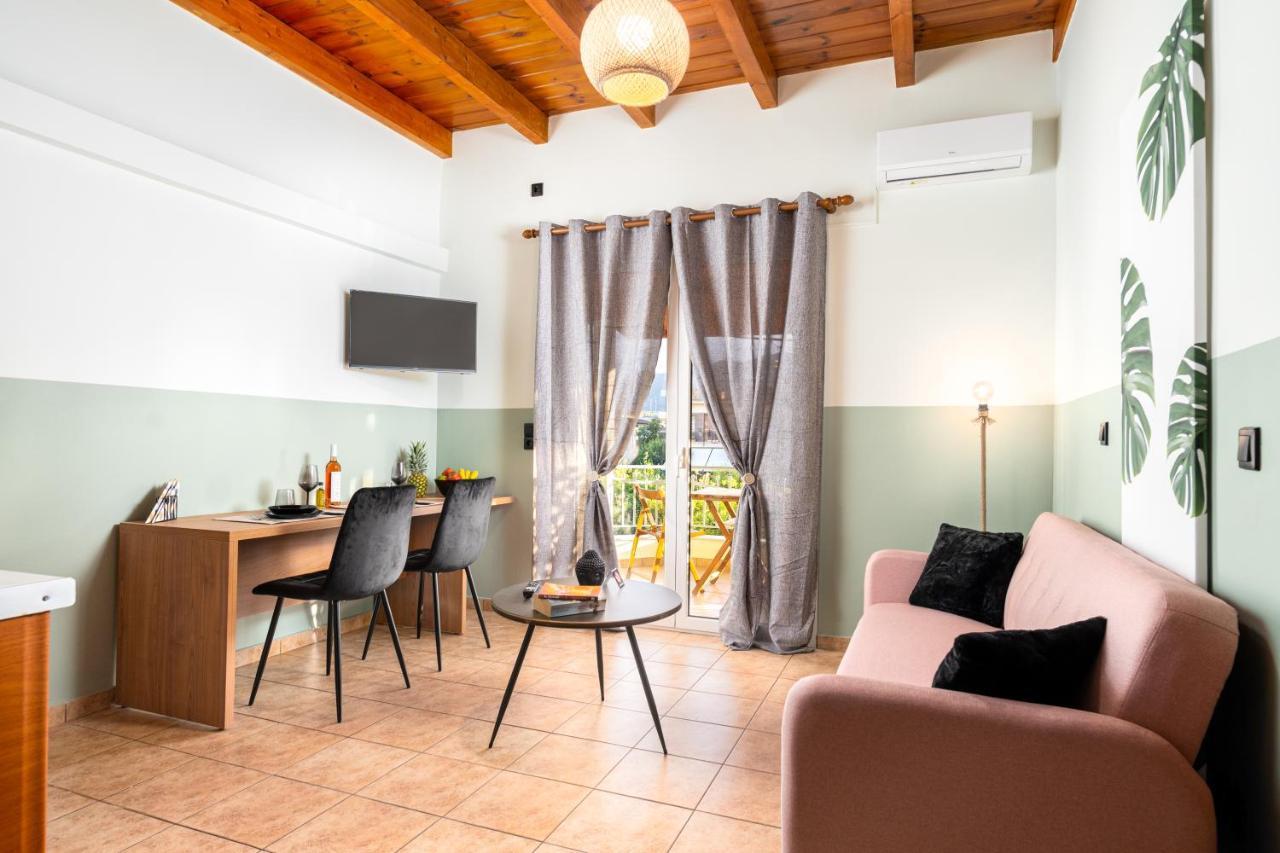 Eagle'S Nest City Apartments Aigio Exterior photo