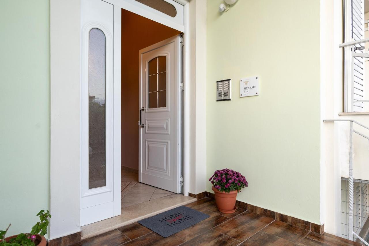 Eagle'S Nest City Apartments Aigio Exterior photo