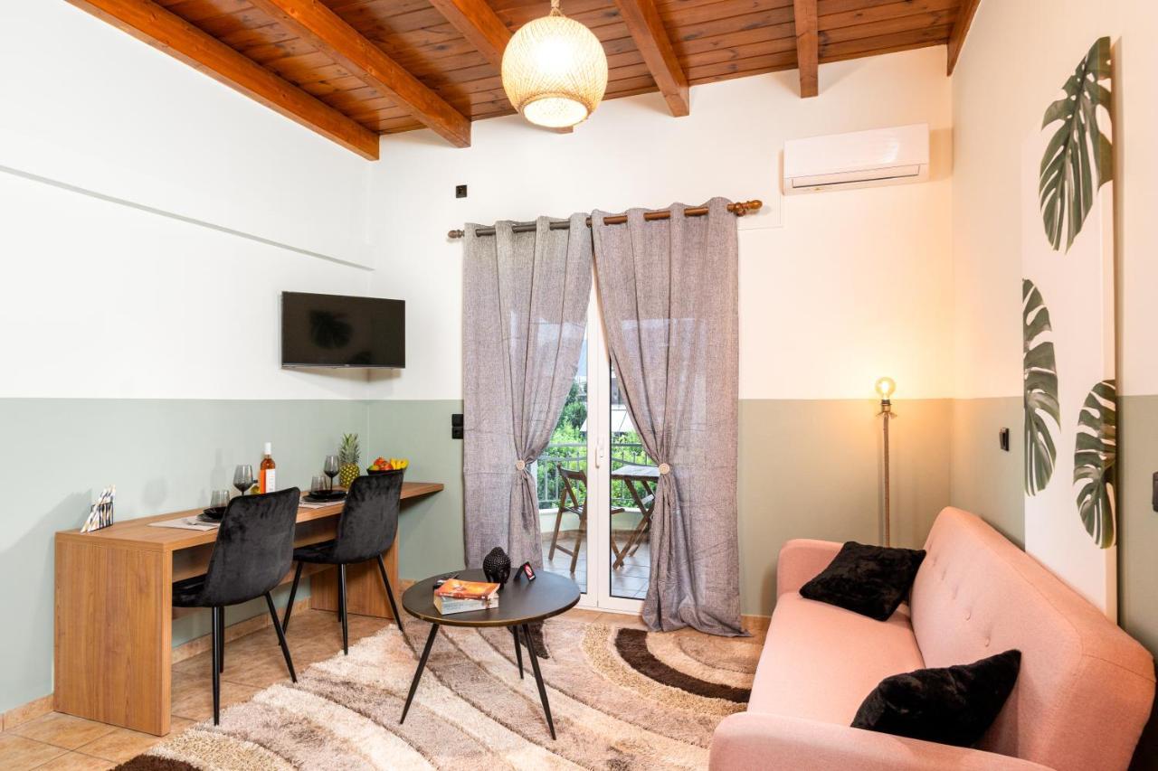 Eagle'S Nest City Apartments Aigio Exterior photo