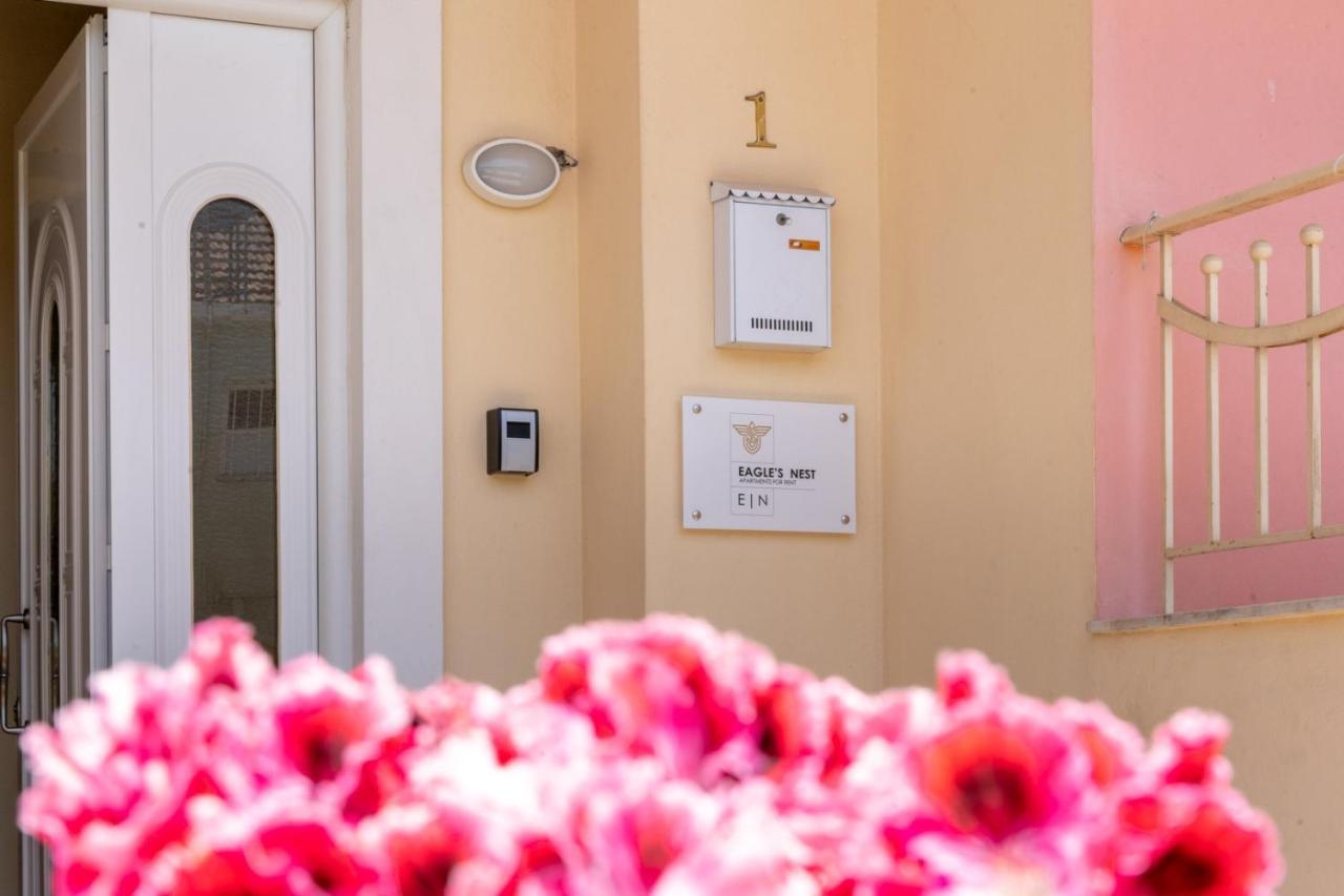 Eagle'S Nest City Apartments Aigio Exterior photo