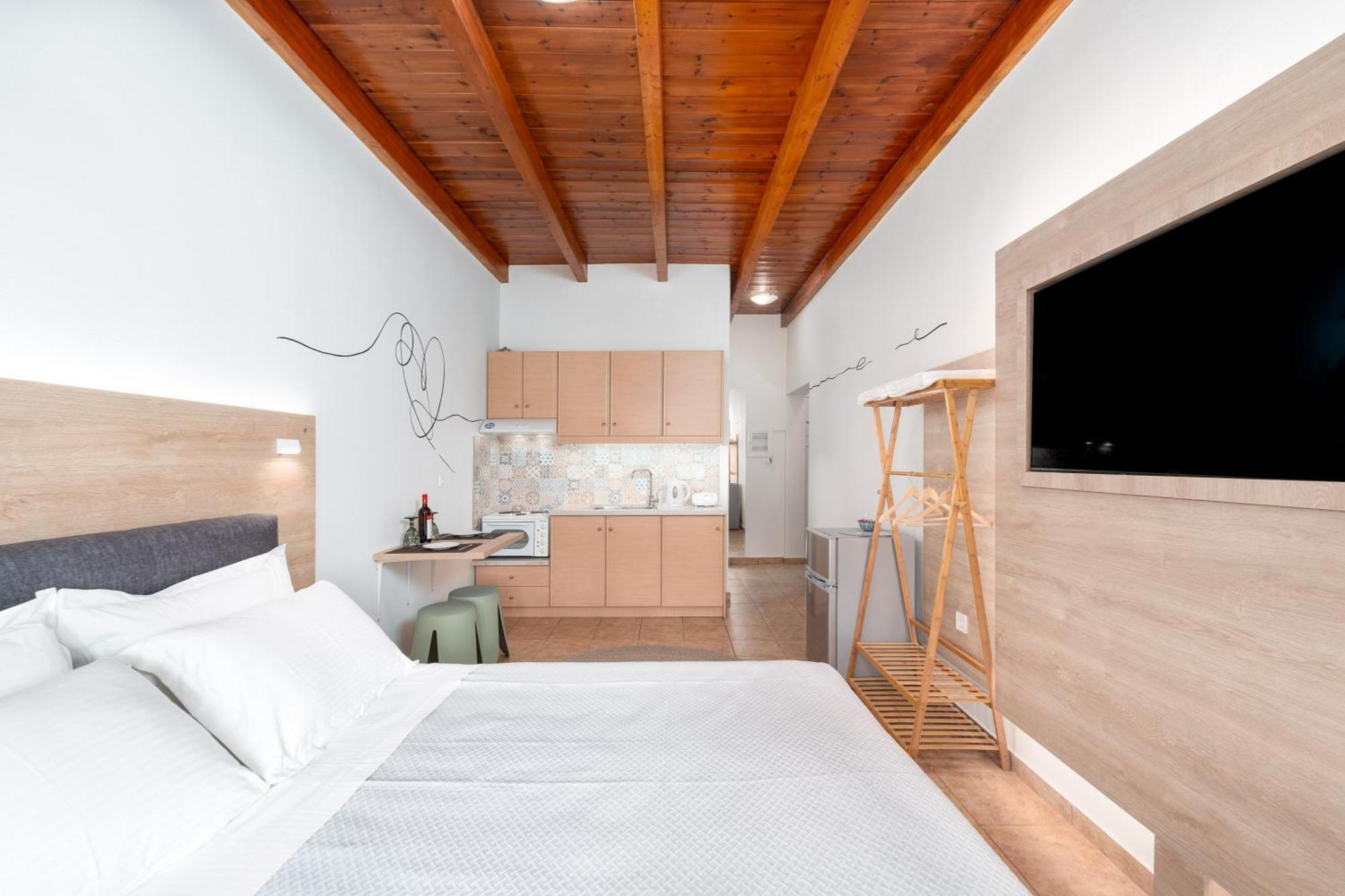 Eagle'S Nest City Apartments Aigio Exterior photo