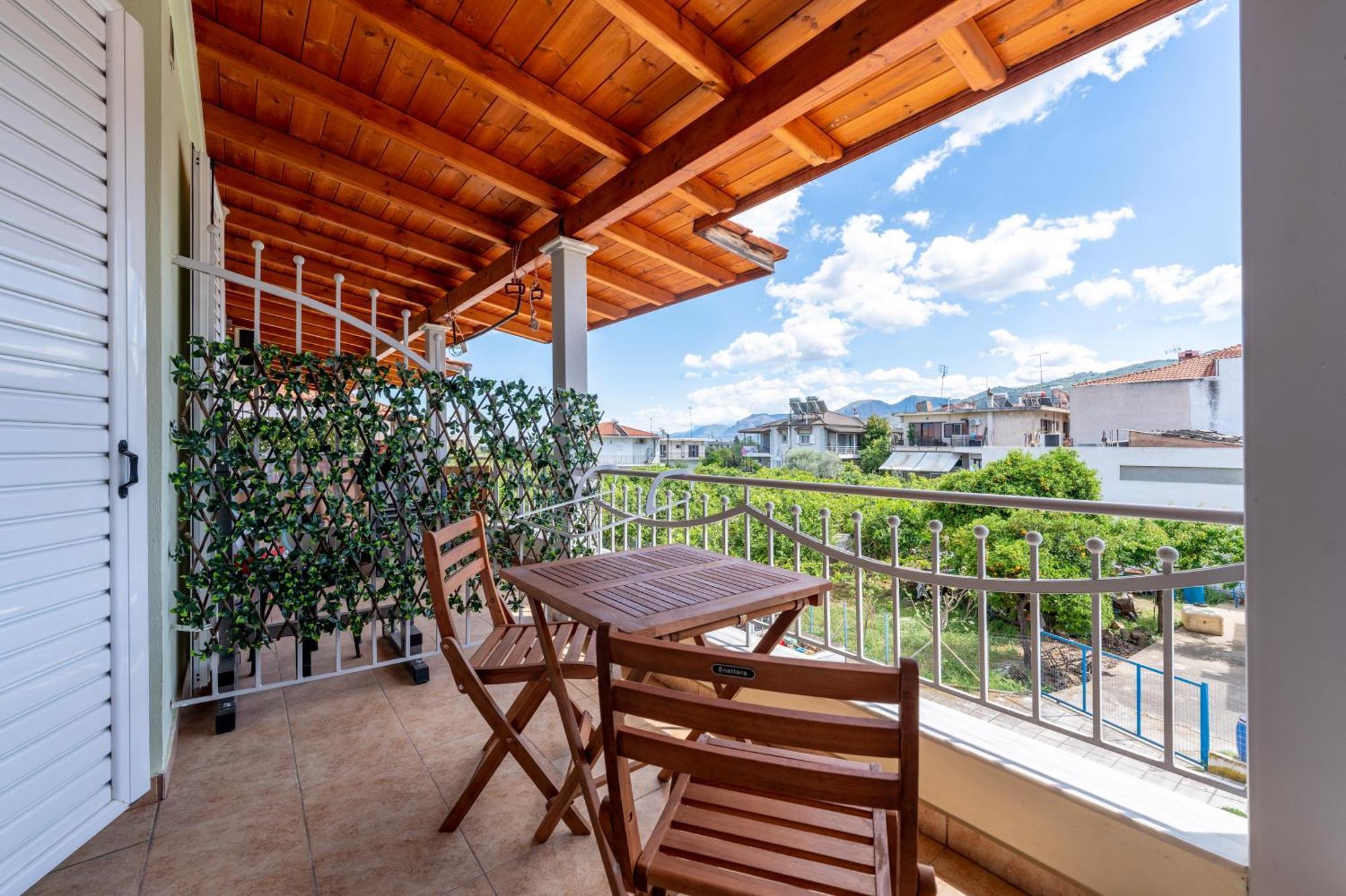 Eagle'S Nest City Apartments Aigio Exterior photo
