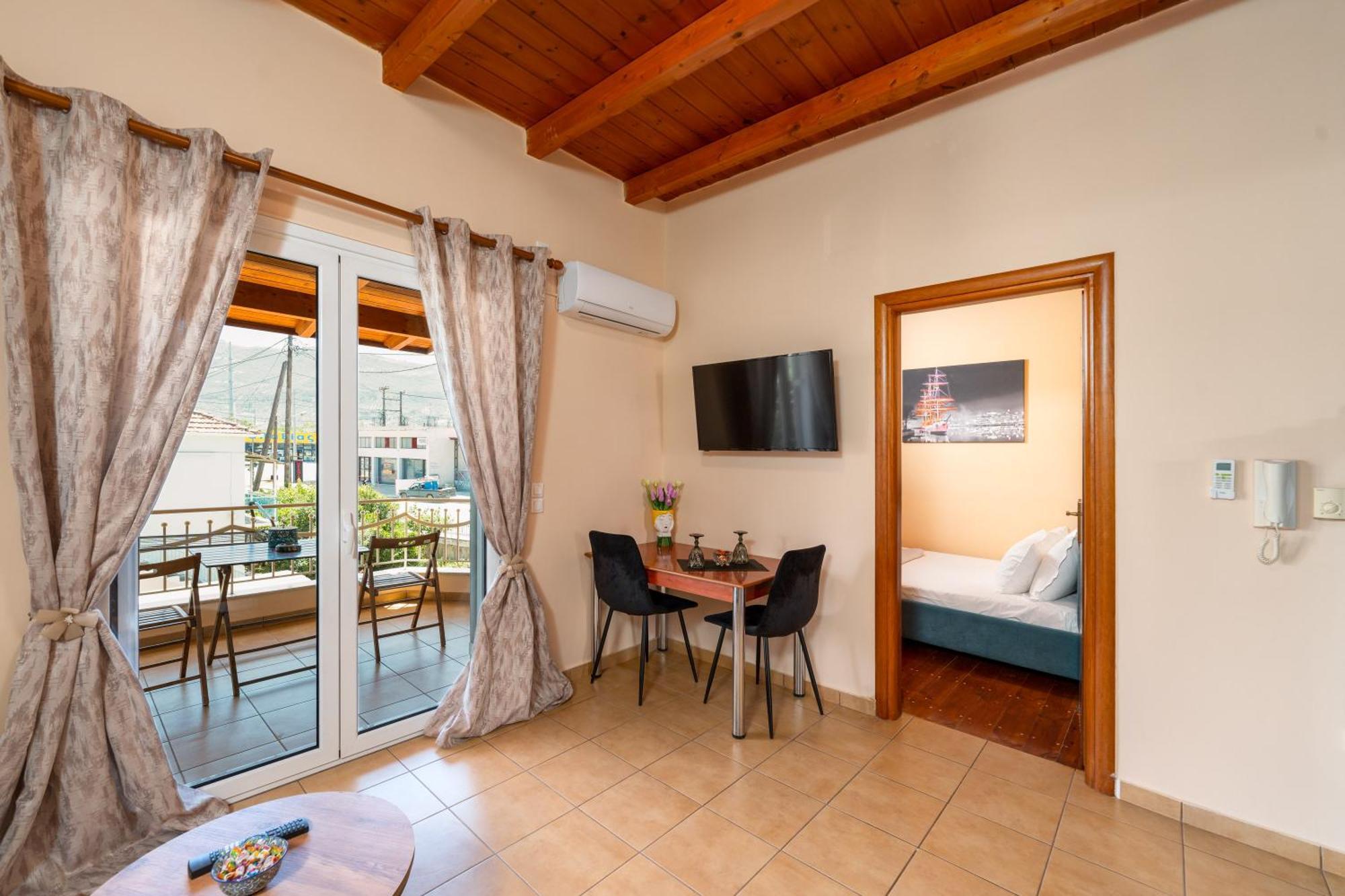 Eagle'S Nest City Apartments Aigio Exterior photo