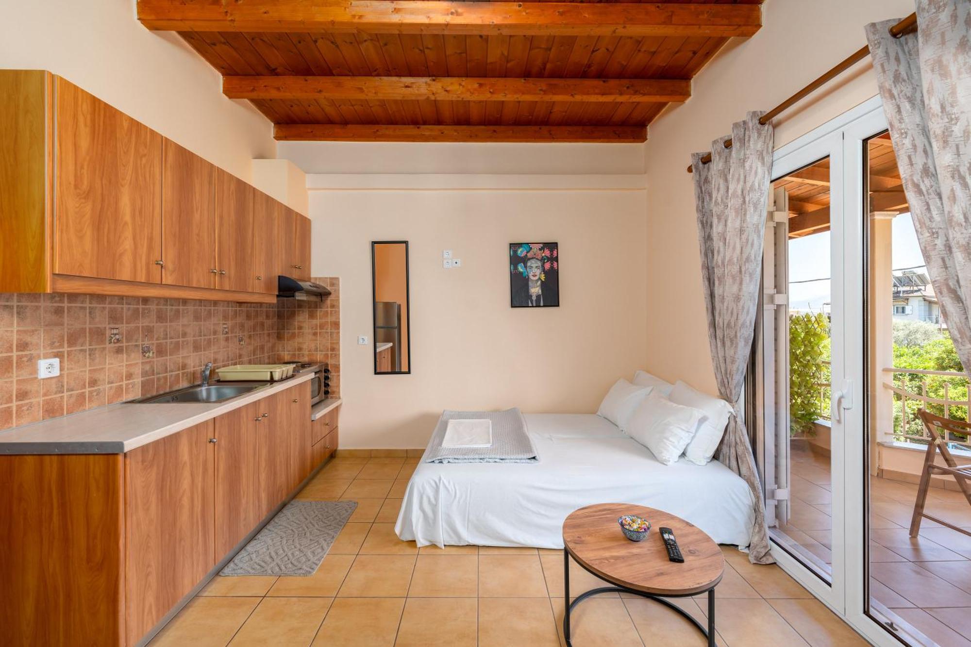 Eagle'S Nest City Apartments Aigio Exterior photo