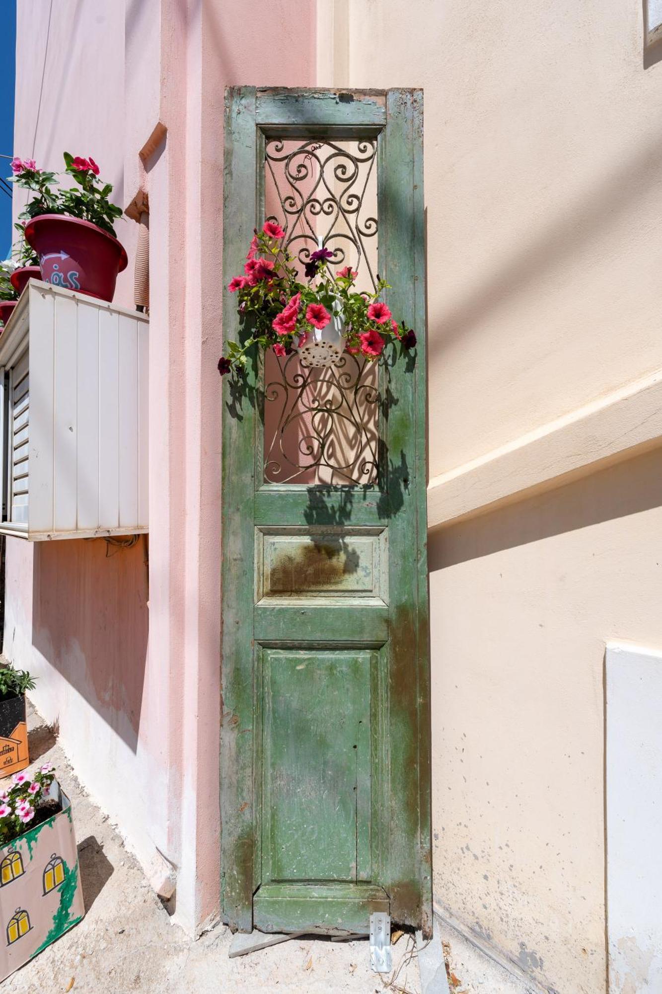 Eagle'S Nest City Apartments Aigio Exterior photo