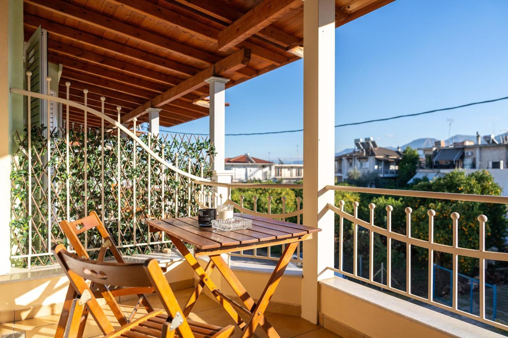 Eagle'S Nest City Apartments Aigio Exterior photo
